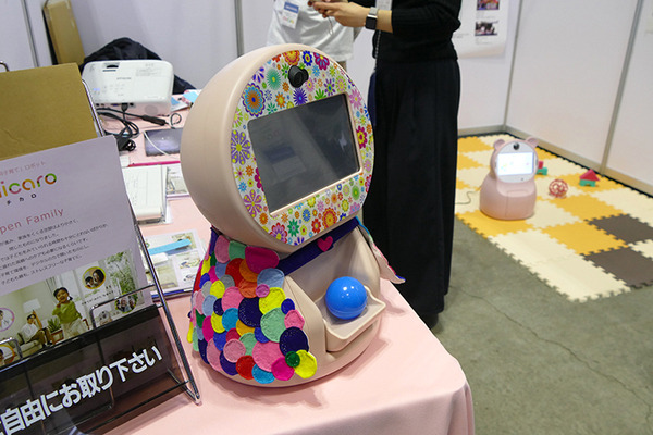 全地形対応走行ロボ、子育てロボ、柔剛切替できる特殊機構まで 「横浜ロボットワールド2022」