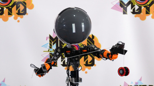 ムゲンヨーヨーの技を披露するロボット！？アスラテックがロボット操作システム「V-Sido Bilateral」で実現