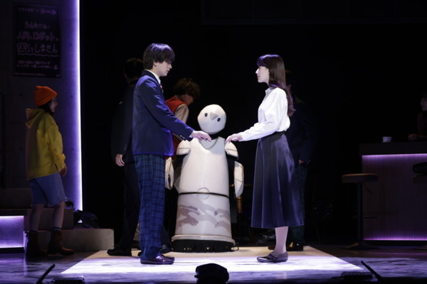 「人間とアンドロイドを区別しない」不思議な喫茶店を舞台にした演劇版『イヴの時間』12/29まで