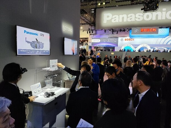 パナソニックとBiel Glasses、弱視者支援技術のVRゴーグル型スマートグラス CES 2023に参考出展、視覚情報をサポート