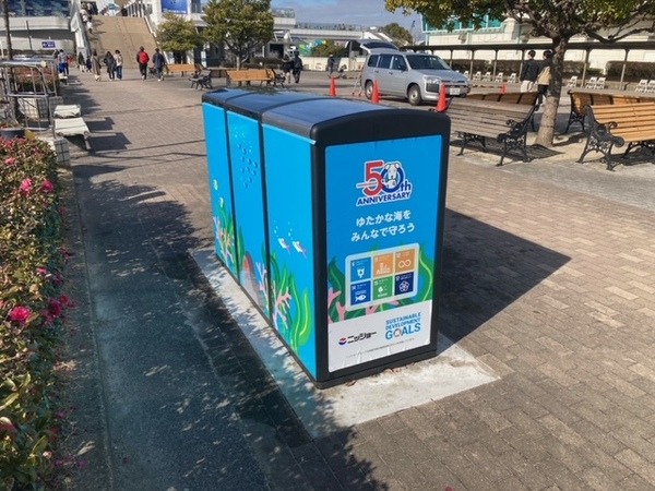 IoTゴミ箱「SmaGO」で街のゴミが減る　ソーラー発電/圧縮/通信機能を搭載　海の大切さを伝える新デザイン、名古屋港水族館に設置