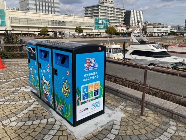 IoTゴミ箱「SmaGO」で街のゴミが減る　ソーラー発電/圧縮/通信機能を搭載　海の大切さを伝える新デザイン、名古屋港水族館に設置