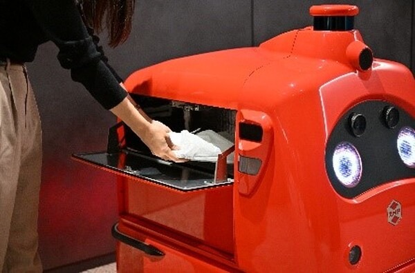 JR東日本とKDDI、配送ロボットがJR目黒MARCビル内の商品を回遊販売 オフィスワーカーにも弁当配送 都市OSとプラットフォームを連携