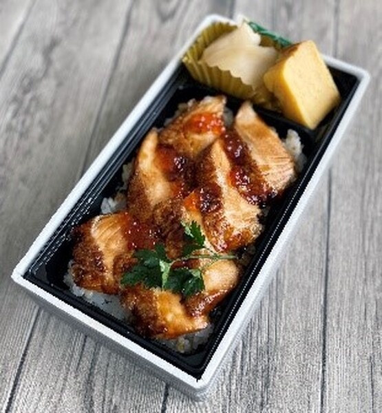 JR東日本とKDDI、配送ロボットがJR目黒MARCビル内の商品を回遊販売 オフィスワーカーにも弁当配送 都市OSとプラットフォームを連携