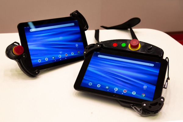協働ロボットを含む産業用ロボットで安全機器付きタブレットへの置き換え進む　引き合いが急増するIDEC「セーフティコマンダ」の特長と利点