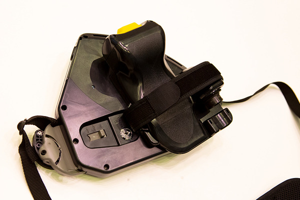 協働ロボットを含む産業用ロボットで安全機器付きタブレットへの置き換え進む　引き合いが急増するIDEC「セーフティコマンダ」の特長と利点