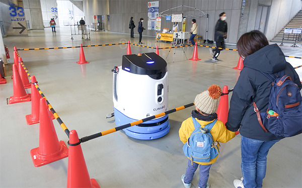 豊田スタジアムに13機のロボットが集結 愛知県サービスロボット社会実装推進事業「ARX」開催レポート(前編)「サービスロボット実証実験」編