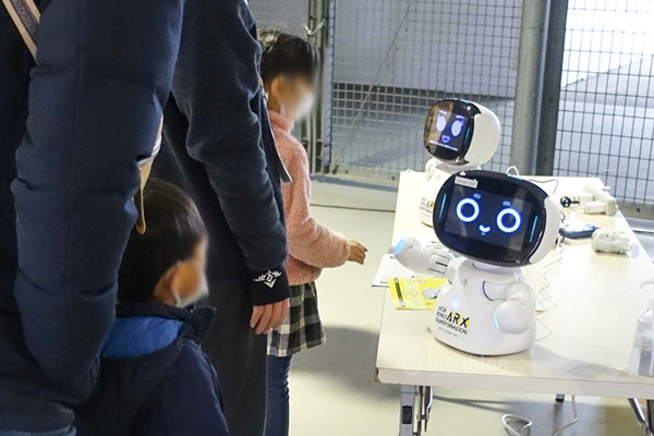 豊田スタジアムでサービスロボット達が来場者にデモを披露　愛知県「ARX」豊田スタジアム開催レポート(後編) サービスロボットプロモーション編