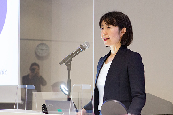 メドトロニックが最新の手術支援ロボットシステム「Hugo」を公開　X線設備付き研修トラックやMR技術など5つの最新医療ICT体験会