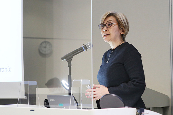 メドトロニックが最新の手術支援ロボットシステム「Hugo」を公開　X線設備付き研修トラックやMR技術など5つの最新医療ICT体験会