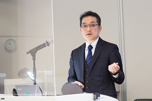 メドトロニックが最新の手術支援ロボットシステム「Hugo」を公開　X線設備付き研修トラックやMR技術など5つの最新医療ICT体験会