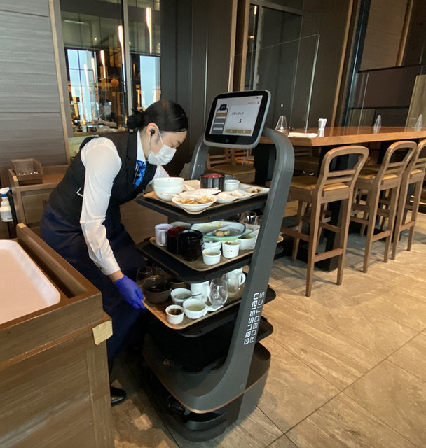 スタイリッシュなデザインの配膳・運搬ロボット「Delivery X1 アイリスエディション」販売開始　最大4段のトレーで大容量運搬に対応