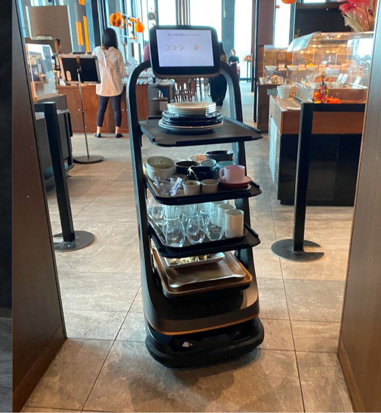 スタイリッシュなデザインの配膳・運搬ロボット「Delivery X1 アイリスエディション」販売開始　最大4段のトレーで大容量運搬に対応