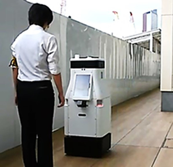 遠隔拠点から異なるメーカーのロボットを同時運用 OKI 「REMOWAY」の実証実験を高輪ゲートウェイ駅で実施