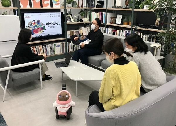 オカムラが家族型ロボット「LOVOT」をオフィスに導入　可愛いロボットはコミュニケーション活性化に有効か？実証実験