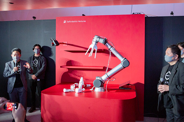 【速報】柔らかいロボットハンドと人工筋肉をブリヂストンが公開　AIソフトロボティクスの目と頭脳でアセントと資本提携