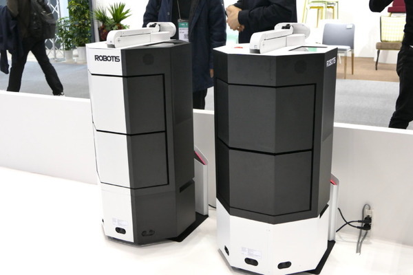 ロボティズ、カメラ付きアームでボタンを押せる配送ロボット「GAEMI（ケミ）」を2023年夏から日本国内展開