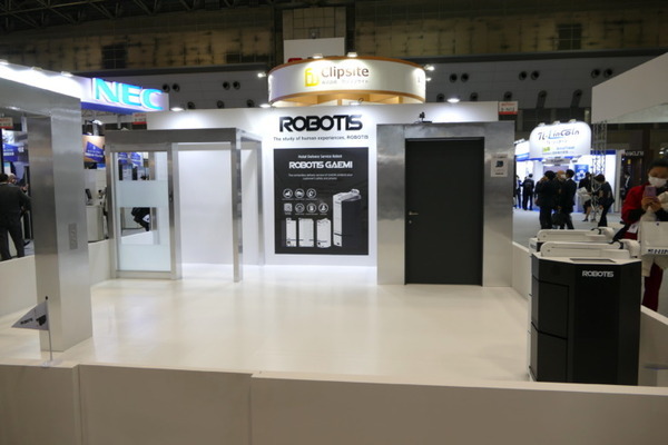 ロボティズ、カメラ付きアームでボタンを押せる配送ロボット「GAEMI（ケミ）」を2023年夏から日本国内展開