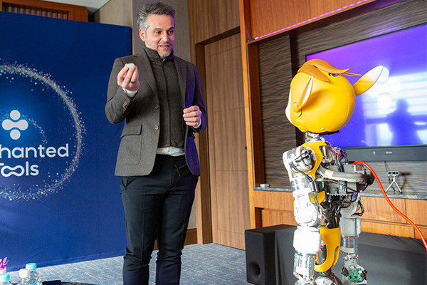 身長123cmのキャラクター・ロボット「Miroki」(ミロキ) 日本でついに初公開　ユニークな特長とポイントを解説　販売目標台数は・・・