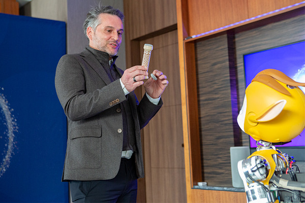 身長123cmのキャラクター・ロボット「Miroki」(ミロキ) 日本でついに初公開　ユニークな特長とポイントを解説　販売目標台数は・・・