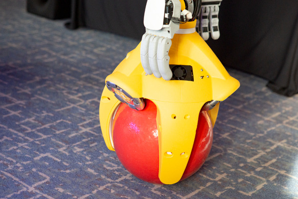 身長123cmのキャラクター・ロボット「Miroki」(ミロキ) 日本でついに初公開　ユニークな特長とポイントを解説　販売目標台数は・・・