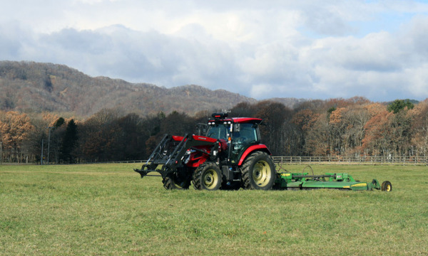 シャープや東芝等、5Gでロボットトラクターの自動運転・遠隔操作、高精細映像の伝送、ドローン、分散アンテナを放牧地管理で活用実験