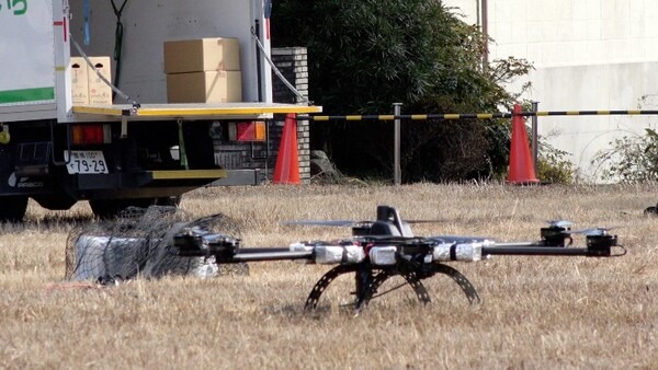 約50kgの荷物を運ぶ産業用ドローン「空飛ぶ軽トラ」実現へ！プロドローンが新製品「PD-Bear10」プロトタイプで救援物資を輸送