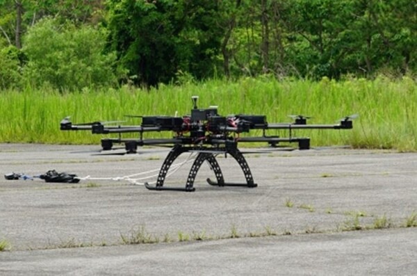 約50kgの荷物を運ぶ産業用ドローン「空飛ぶ軽トラ」実現へ！プロドローンが新製品「PD-Bear10」プロトタイプで救援物資を輸送