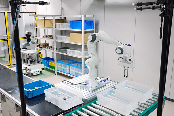 【速報】NECが物流DXを加速する3つの新技術を公開！世界モデル搭載「ロボット制御AI」技術の特徴とメリット