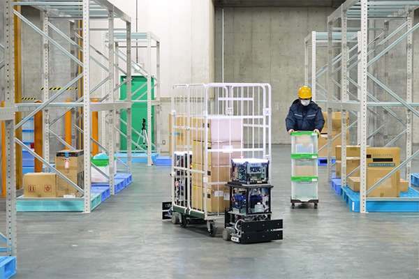 【速報】NECが物流DXを加速する3つの新技術を公開！世界モデル搭載「ロボット制御AI」技術の特徴とメリット