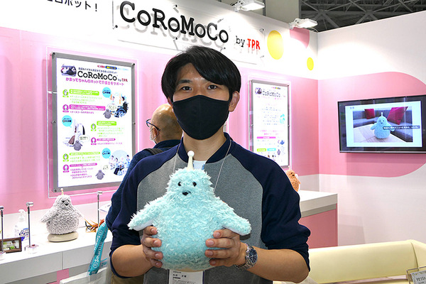 会話と抱っこで介護者負担を軽くするロボットや指圧ロボ、自動歯ブラシなど　東京ケアウィーク2023のロボット
