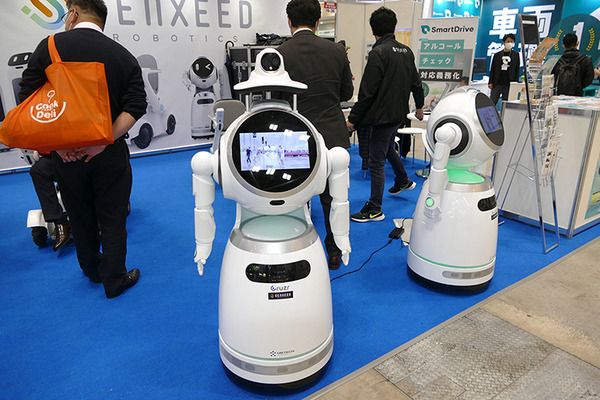 会話と抱っこで介護者負担を軽くするロボットや指圧ロボ、自動歯ブラシなど　東京ケアウィーク2023のロボット