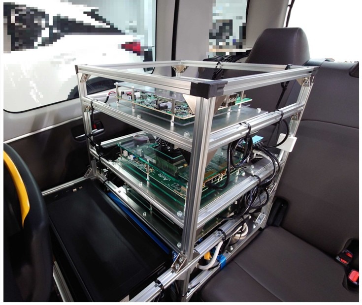 アクセルとティアフォーが完全自動運転に特化したシステムオンチップ(LSI)の試作品を完成　2023年3月末から実証実験を開始