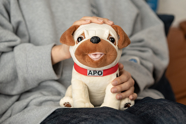 『宇宙兄弟』の愛犬パグ「アポ(APO)」が「甘噛みハムハム」になって発売！著者のアポ愛とこだわりを反映