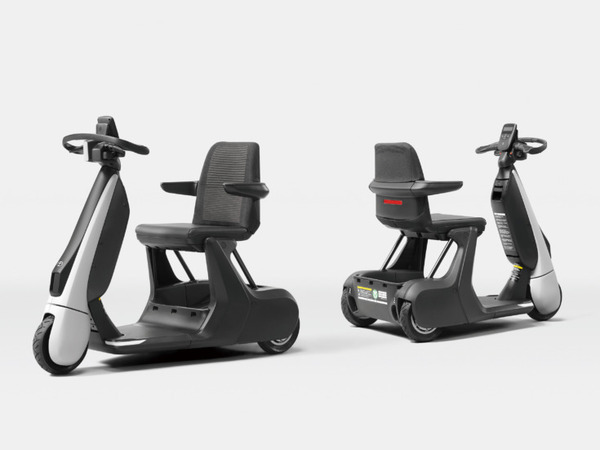 トヨタ 「歩く」をアシストするモビリティ「C+walk S」を発売　立ち乗り「C+walk T」、「C+pod」も一部改良