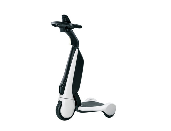 トヨタ 「歩く」をアシストするモビリティ「C+walk S」を発売　立ち乗り「C+walk T」、「C+pod」も一部改良