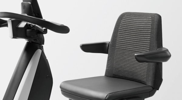トヨタ 「歩く」をアシストするモビリティ「C+walk S」を発売　立ち乗り「C+walk T」、「C+pod」も一部改良