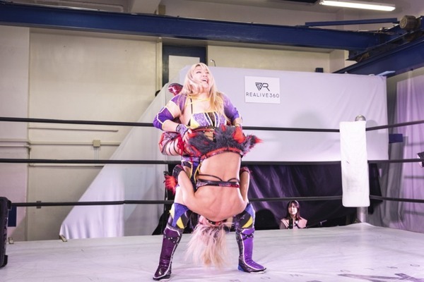 女子プロレス団体「スターダム」のド迫力VR動画を『REALIVE360』で無料配信　4選手の対戦に360度、超接近で！