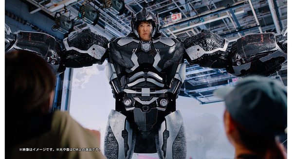 和田アキ子が「トランスフォーマー／ビースト覚醒」玩具シリーズの公式アンバサダー就任　CMで巨大ロボットに変身