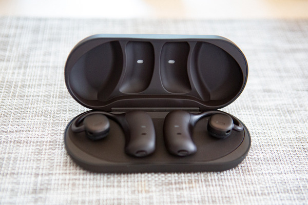 NTTの耳に差し込まないオープンイヤー型の完全ワイヤレスイヤホン「nwm MBE001」実機レビュー　本当に音漏れしない?