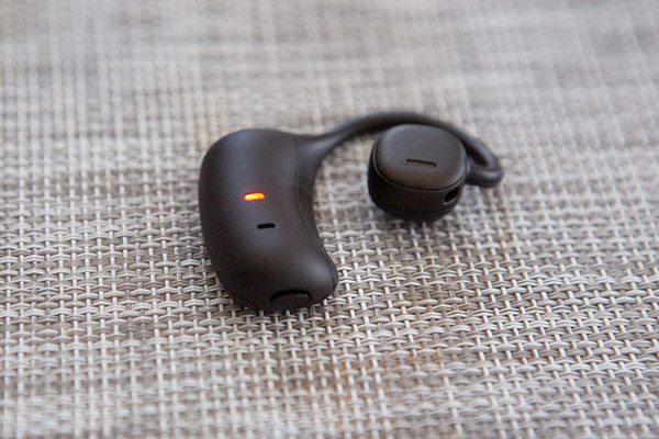 NTTの耳に差し込まないオープンイヤー型の完全ワイヤレスイヤホン「nwm MBE001」実機レビュー　本当に音漏れしない?