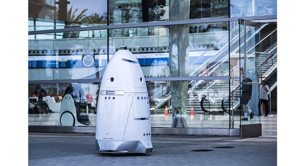 完全自律型セキュリティロボットをナイトスコープがモールや公園などの公共スペースに実践配備　Vicorの電源モジュールを採用