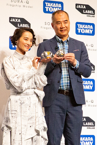 【速報】タカラトミーが月面探査ロボット「SORA-Q」商品版を発表！限定「宇宙兄弟」モデルやステッカー配布も発表　野口聡一さん登壇