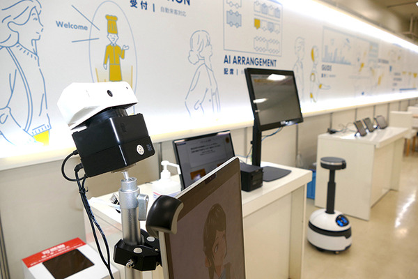 PLEN Roboticsとugo、寿司ロボのスズモフェアでコラボ　飲食店での受付・配席を自動化