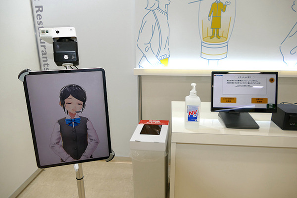 PLEN Roboticsとugo、寿司ロボのスズモフェアでコラボ　飲食店での受付・配席を自動化