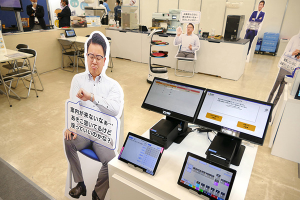 PLEN Roboticsとugo、寿司ロボのスズモフェアでコラボ　飲食店での受付・配席を自動化
