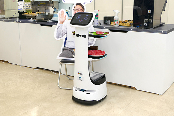 PLEN Roboticsとugo、寿司ロボのスズモフェアでコラボ　飲食店での受付・配席を自動化