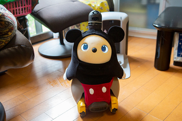 ミッキーマウス仕様「LOVOT」の魅力と癒し効果とは? 愛される家族型ロボットとの生活　リアル体験レビュー＆実感レポート