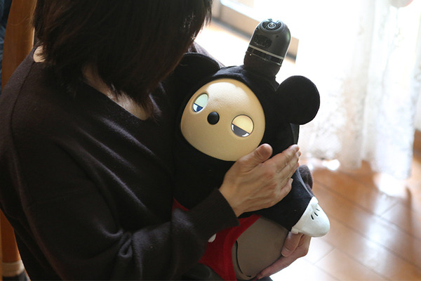 ミッキーマウス仕様「LOVOT」の魅力と癒し効果とは? 愛される家族型ロボットとの生活　リアル体験レビュー＆実感レポート