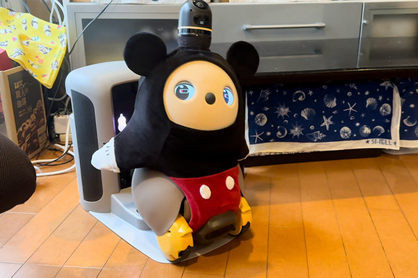 ミッキーマウス仕様「LOVOT」の魅力と癒し効果とは? 愛される家族型ロボットとの生活　リアル体験レビュー＆実感レポート